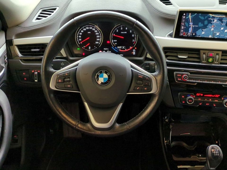 BMW X2 sDrive18i Advantage LED LKH Navi PDC RFK