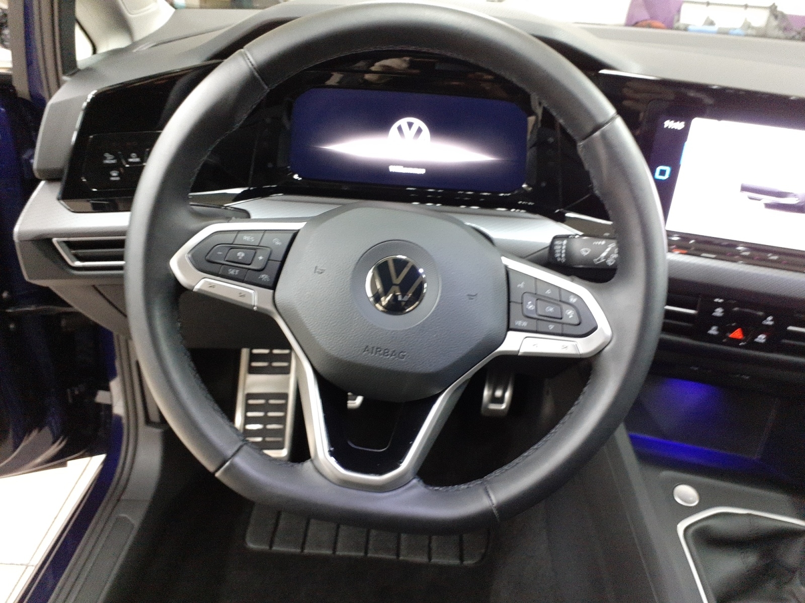 Volkswagen Golf VIII 1.5 TSI Active *Navi*LED*Standh*