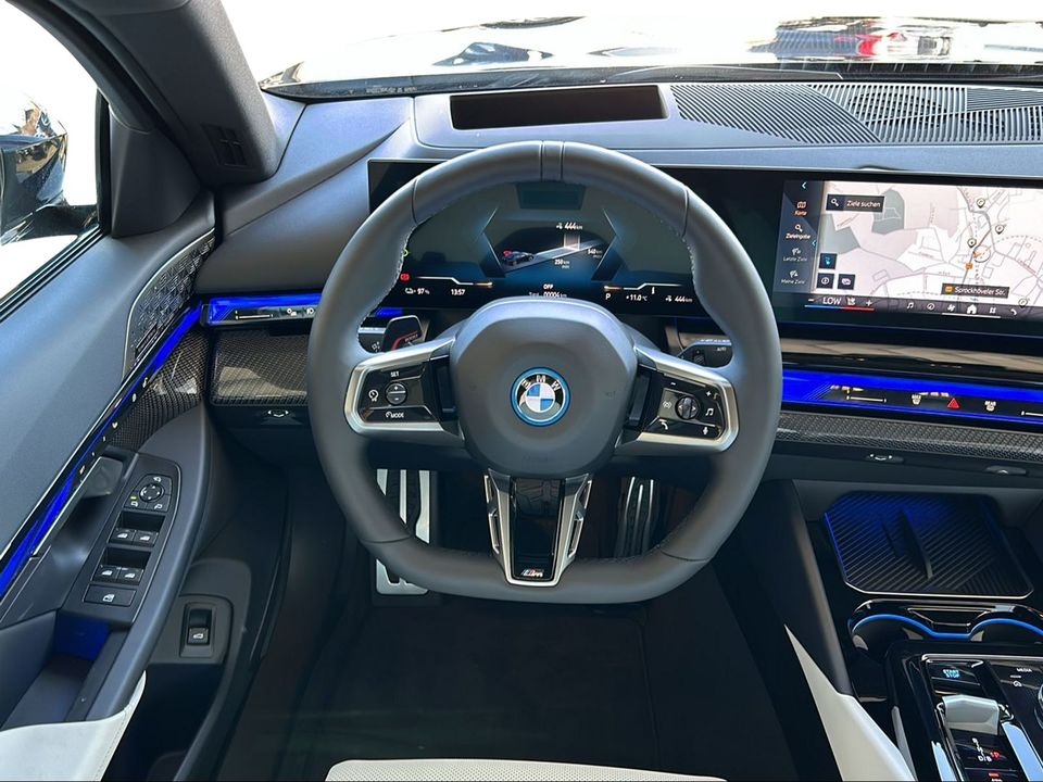 BMW i5 eDrive40 M Sport Panorama LED Autobahnassiste