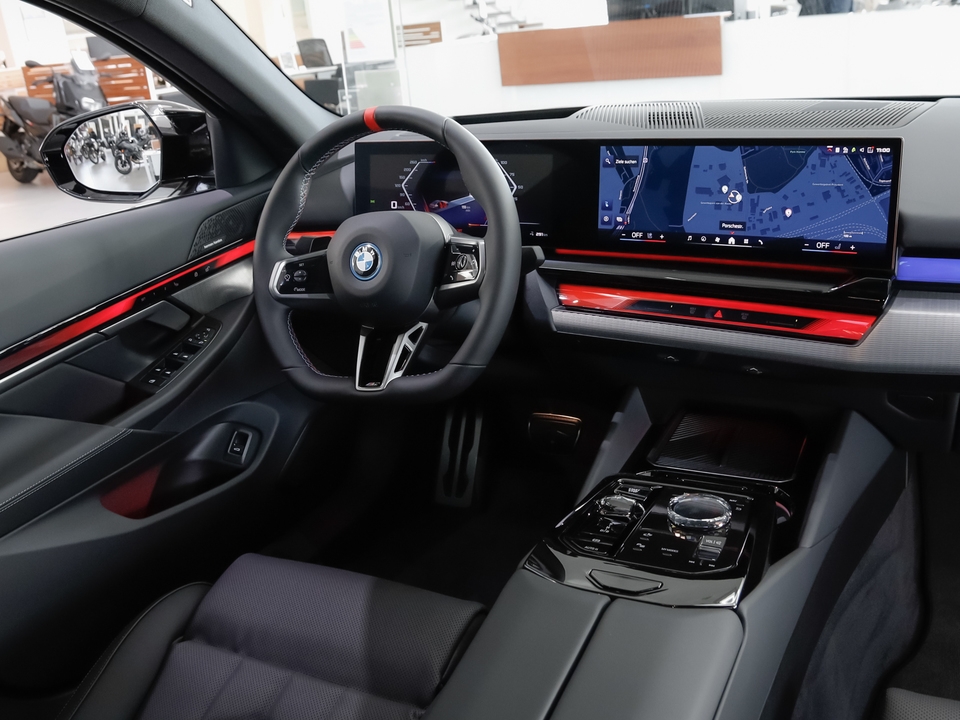BMW i5 M60 xDrive Navi Tempom.aktiv Panoramadach Bluetooth PDC