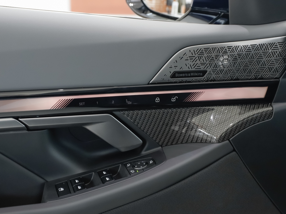 BMW i5 eDrive40 Navi Leder Tempom.aktiv Panoramadach Bluetooth MP3 Schn.