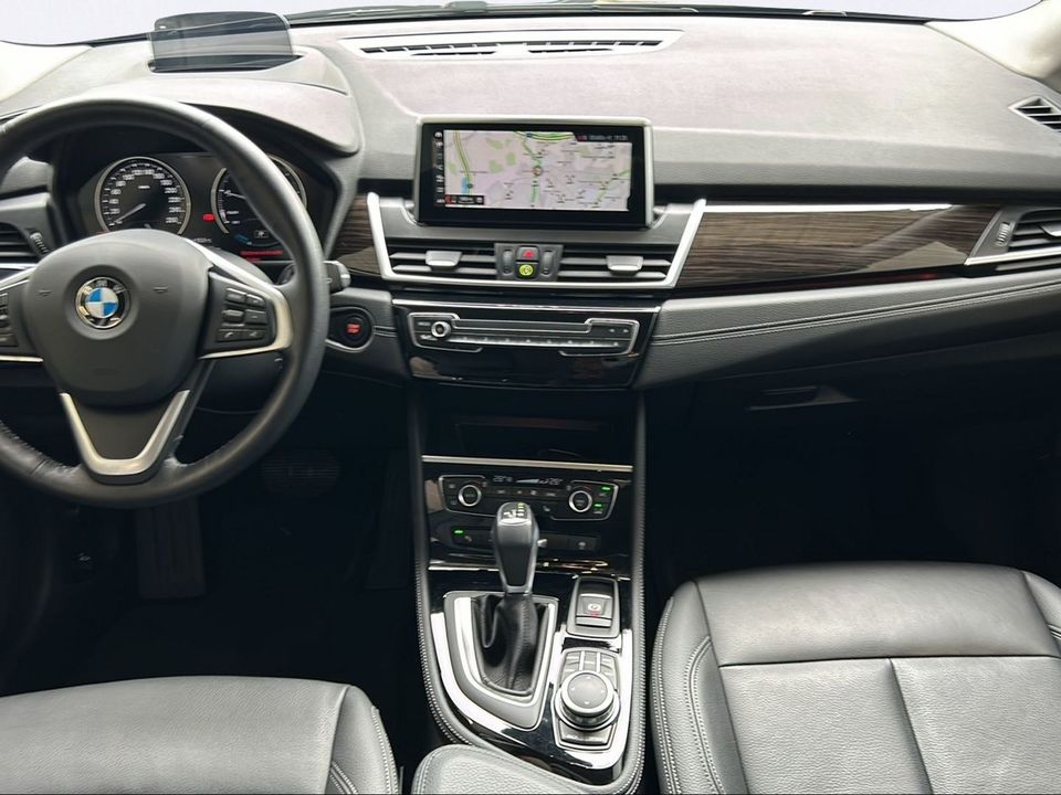 BMW 225 Active Tourer xe iPerformance Steptron. Luxury Line Navi Automatik Leder Tempom.aktiv Bluetooth MP3 Schn.